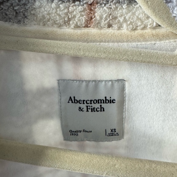 Abercrombie sweater jacket XS - Picture 2 of 3